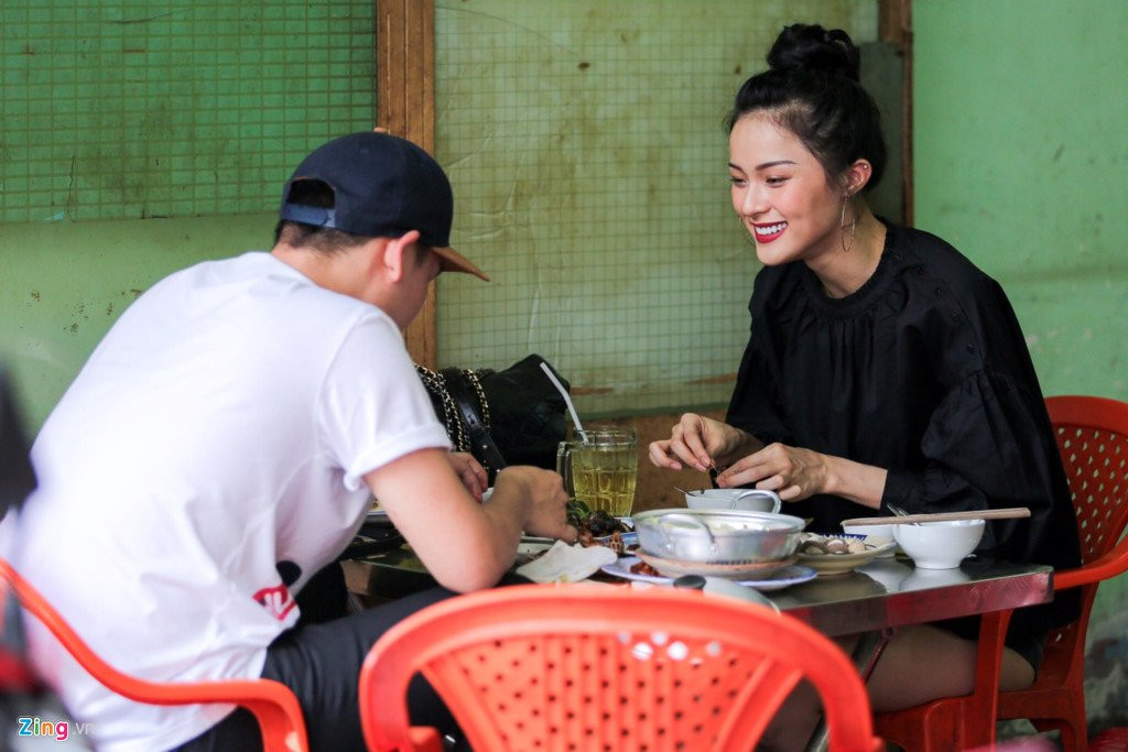 Ha Vi vui ve di hen ho sau khi cong khai chia tay Cuong Do La hinh anh 7