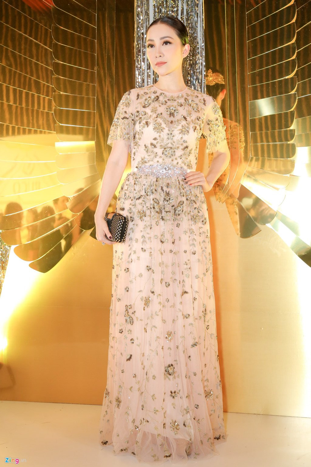 Linh Nga tu choi tra loi ve ban trai Tuan Moon hinh anh 4