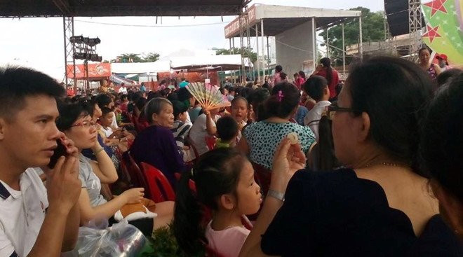 Khan gia Binh Dinh den tu 13h doi Hoai Linh dien luc 22h hinh anh 1