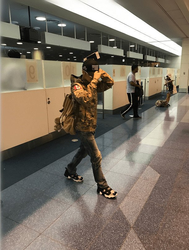 Giua tin don chia tay, Vuong Phi va Ta Dinh Phong cung di Nhat hinh anh 2