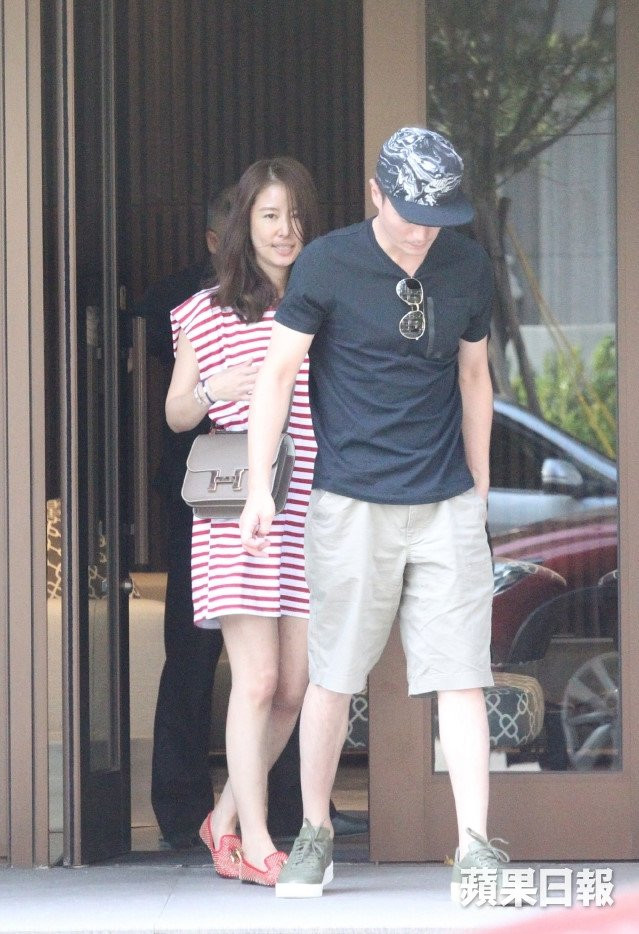 Lam Tam Nhu va Hoac Kien Hoa tinh cam tren pho hinh anh 2