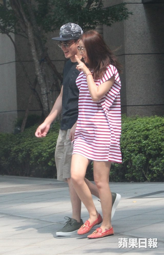 Lam Tam Nhu va Hoac Kien Hoa tinh cam tren pho hinh anh 3