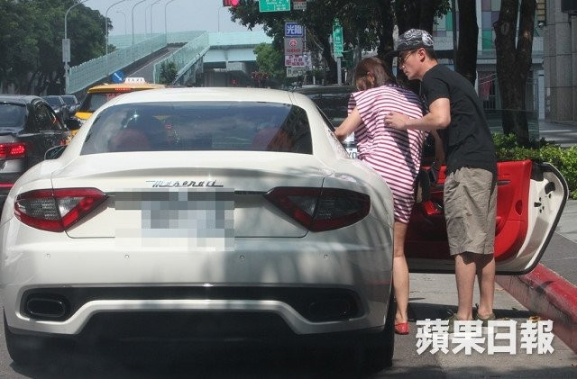 Lam Tam Nhu va Hoac Kien Hoa tinh cam tren pho hinh anh 7