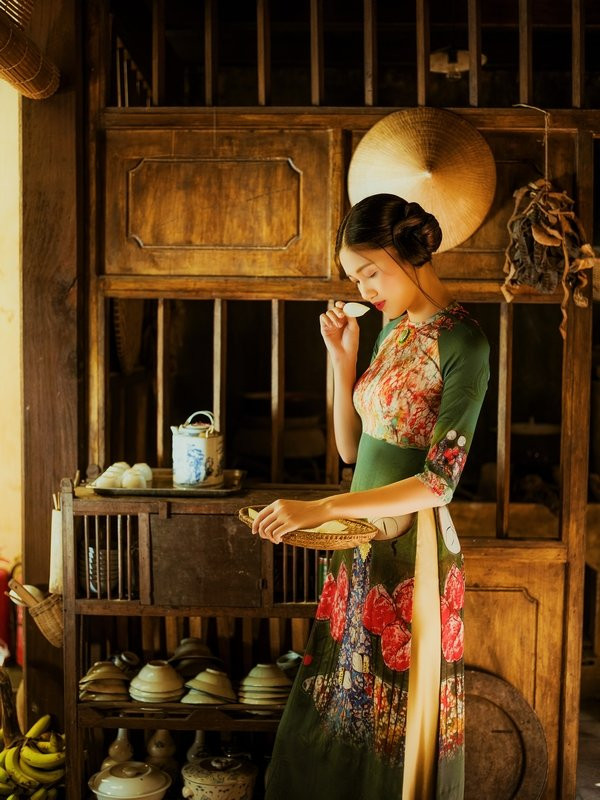 New York Couture Fashion Week 2017: Gặp gỡ người ¼ thế kỷ quảng bá áo dài Việt