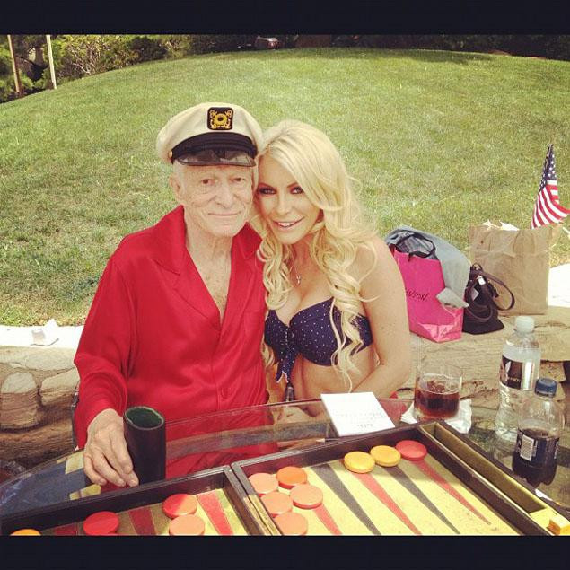 ba chu tap chi playboy co bau khi chong da ngoai 90 tuoi hinh anh 3