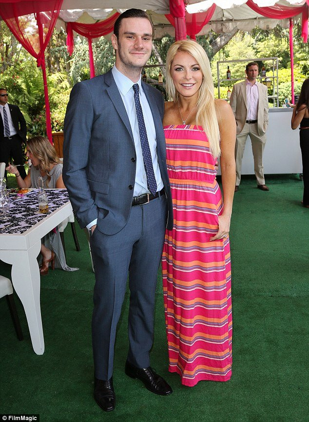 ba chu tap chi playboy co bau khi chong da ngoai 90 tuoi hinh anh 4