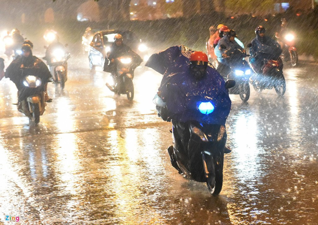 Cay do gay tac duong sau mua lon o Ha Noi hinh anh 1