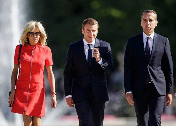 Nguoi Phap quay lung khi tong thong doi lap vo lam ‘De nhat’ hinh anh 1