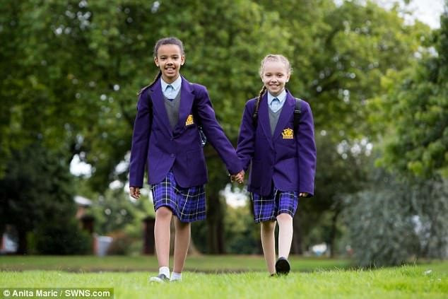 Cap song sinh khac mau da khien thay co bat ngo khi den lop hinh anh 2