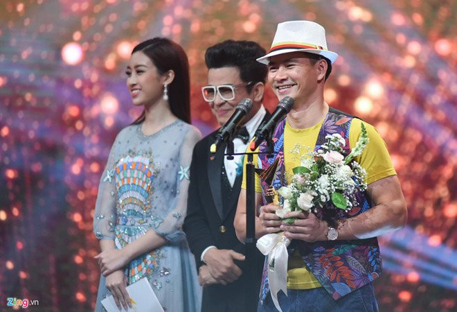 Xuan Bac len tieng khi vuot Hoai Linh, Tran Thanh doat VTV Awards hinh anh 1