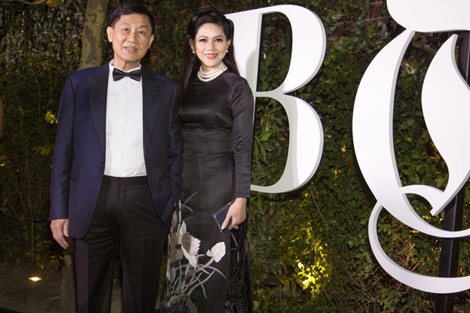 vo-chong-cuu-dien-vien-thuy-tien-du-tiec-cung-selena-gomez