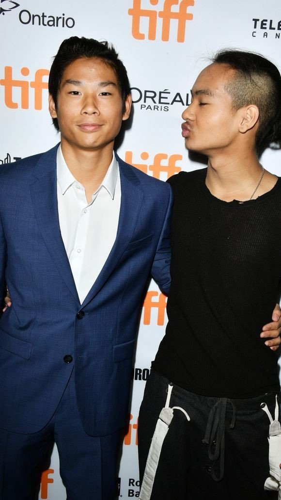 Pax Thien va Maddox phong cach tren tham do cung Angelina Jolie hinh anh 2