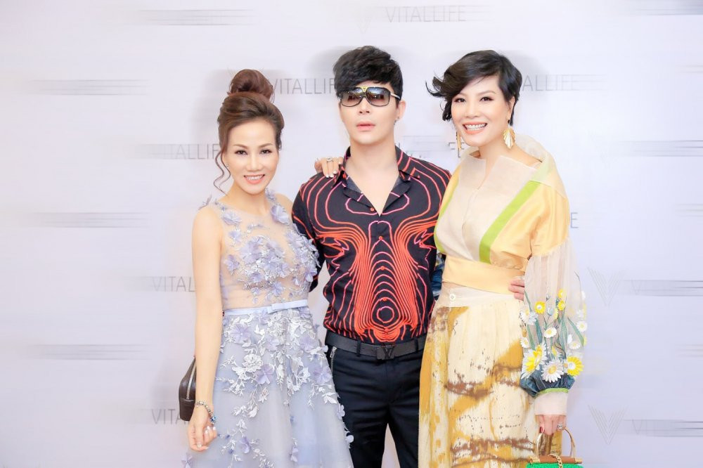 Sieu mau Cam nhung ben phai, Hoa hau Dam luu ly ben trai 3