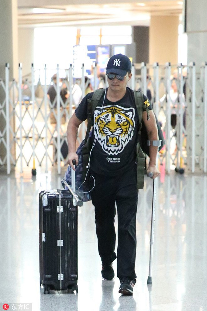 Benh cu bat ngo tai phat, Ngo Kinh phai chong nang di lai hinh anh 2