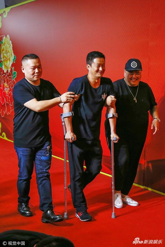 Ngo Kinh len doi: Chong nang van duoc Thanh Long, Ly Than nho va hinh anh 1