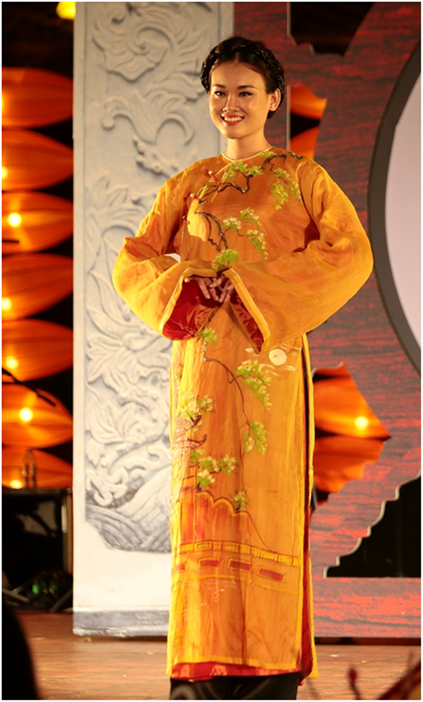 Hon Viet bung sang trong bo suu tap ao dai Thu vong Nguyet