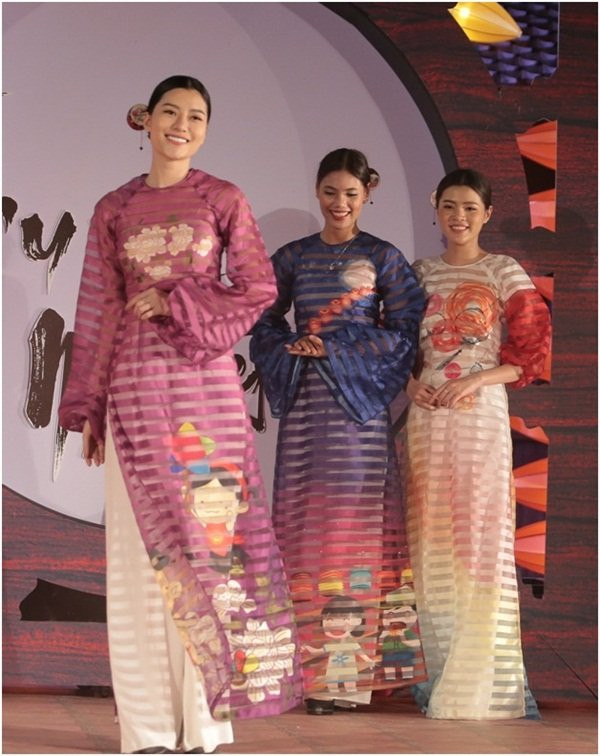 Hon Viet bung sang trong bo suu tap ao dai Thu vong Nguyet