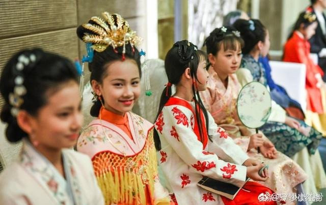 'Hong lau mong' phien ban nhi bat ngo gay sot tai Trung Quoc hinh anh 2