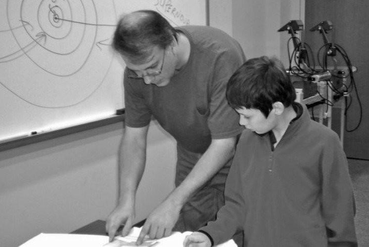 Tu cau be tu ky tro thanh than dong Vat ly so huu IQ 170 hinh anh 3