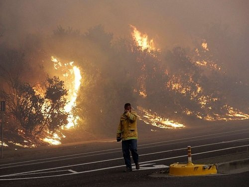 california-wildfires-01-ap-jef-5021-4173-1507630504