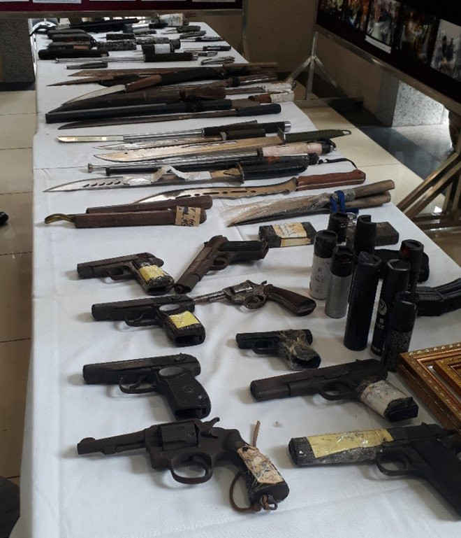 Cong an Ha Noi tong kiem tra hanh chinh vao ban dem hinh anh 1