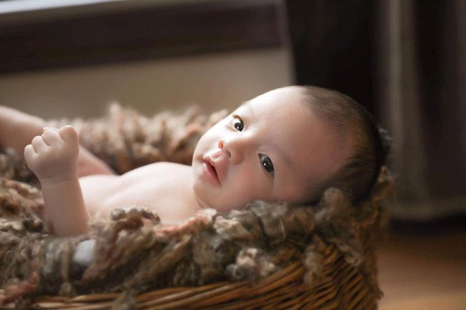 Hoa hau Thu Ngan va Chu tich CLB Thanh Hoa don con dau long hinh anh 1