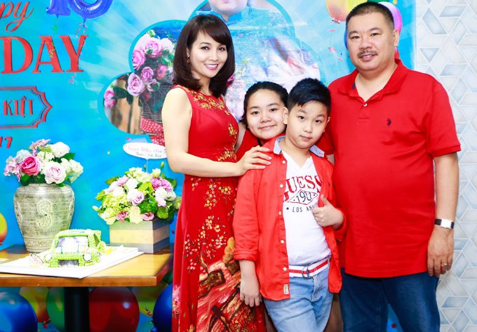 ngay-ay-bay-gio-cua-dien-vien-nhung-ngon-nen-trong-dem-phan-1-1