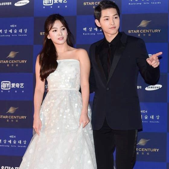 Lo ngai hon loan, lon xon tai le cuoi Song Joong Ki - Song Hye Kyo hinh anh 1