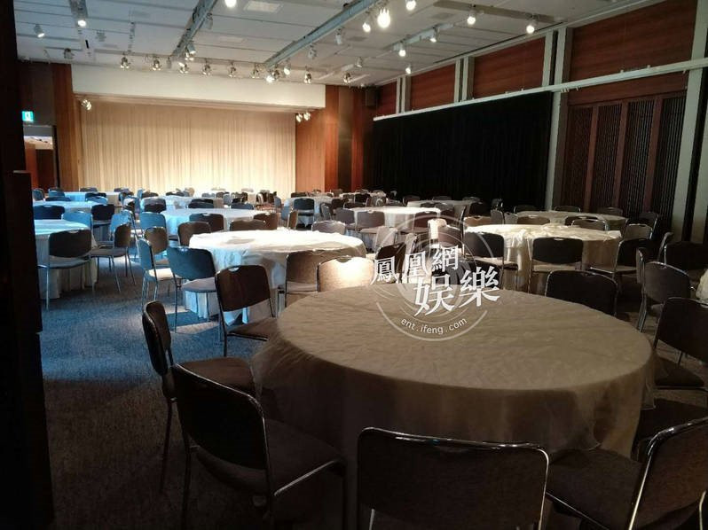 Dam cuoi Song Hye Kyo - Song Joong Ki: Le duong don so, phu kin hinh anh 7