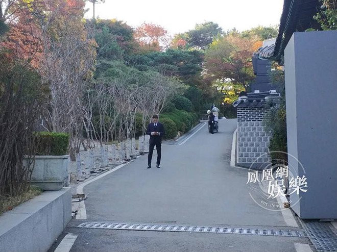 Le cuoi Song Hye Kyo - Song Joong Ki: Dung rao chan can tac nghiep hinh anh 2