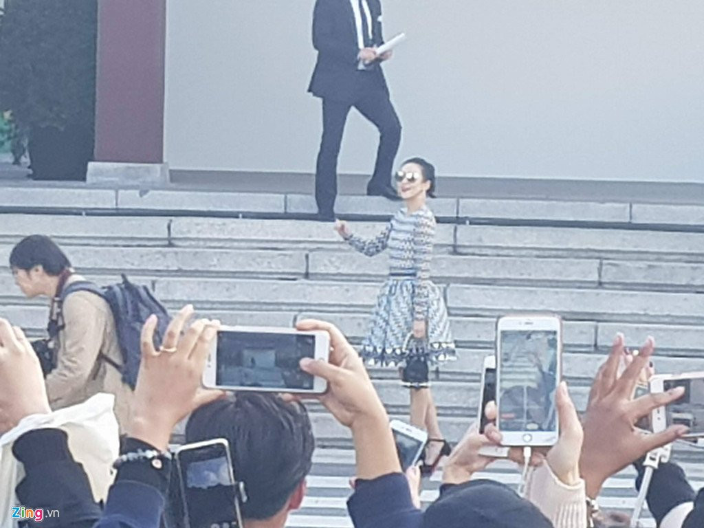 Song Joong Ki hon Song Hye Kyo say dam trong le cuoi hinh anh 28