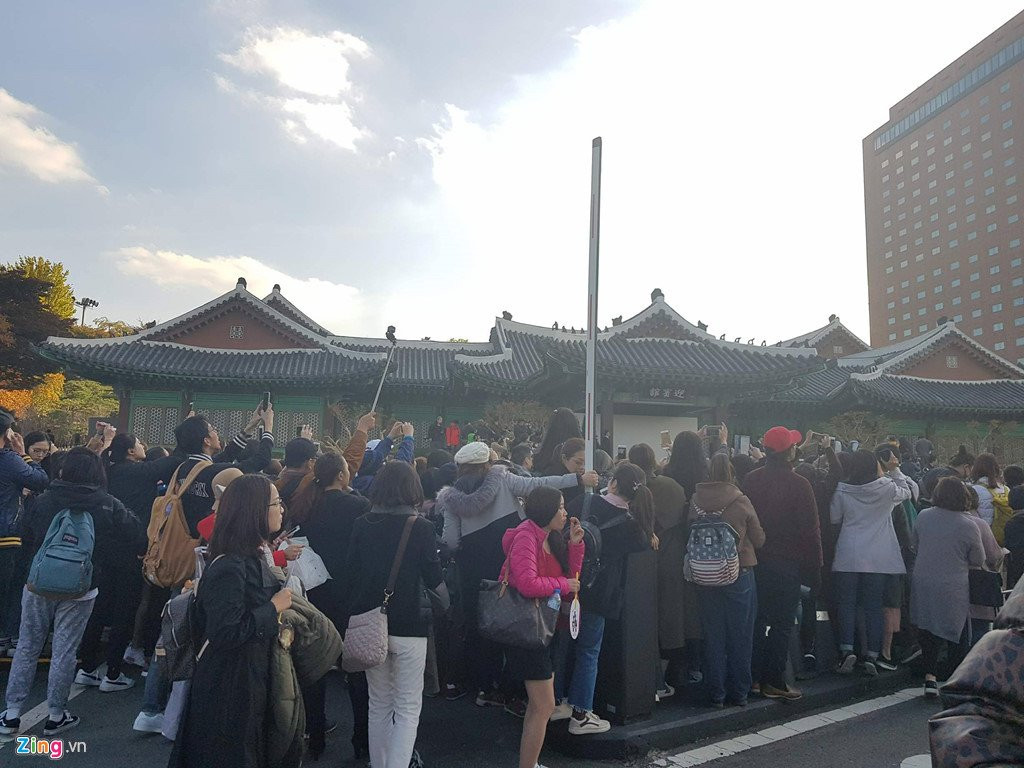 Song Joong Ki hon Song Hye Kyo say dam trong le cuoi hinh anh 22