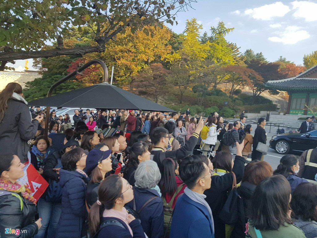 Song Joong Ki hon Song Hye Kyo say dam trong le cuoi hinh anh 23