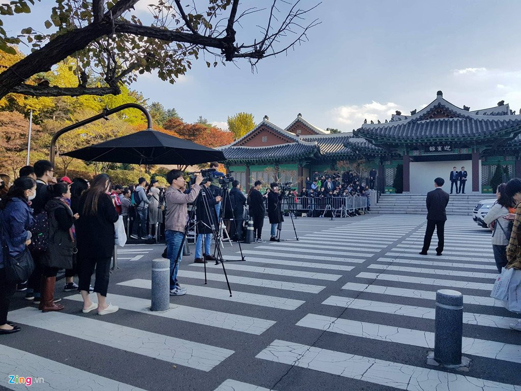 Song Joong Ki hon Song Hye Kyo say dam trong le cuoi hinh anh 24