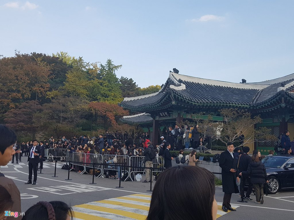 Song Joong Ki hon Song Hye Kyo say dam trong le cuoi hinh anh 25