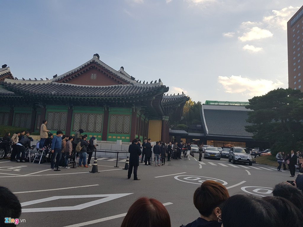 Song Joong Ki hon Song Hye Kyo say dam trong le cuoi hinh anh 26