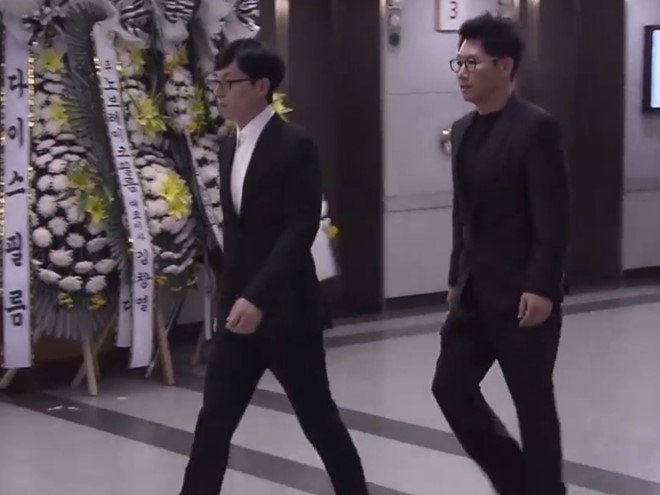 Nhieu sao du cuoi Song Hye Kyo bo ve som de toi vieng Kim Joo Hyuk hinh anh 3