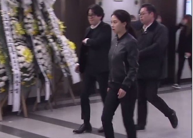 Nhieu sao du cuoi Song Hye Kyo bo ve som de toi vieng Kim Joo Hyuk hinh anh 4