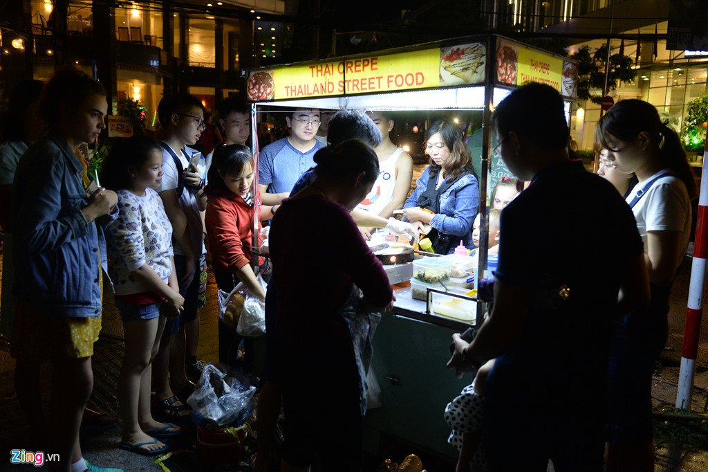 Xep hang mua do an sau bao o Nha Trang hinh anh 8