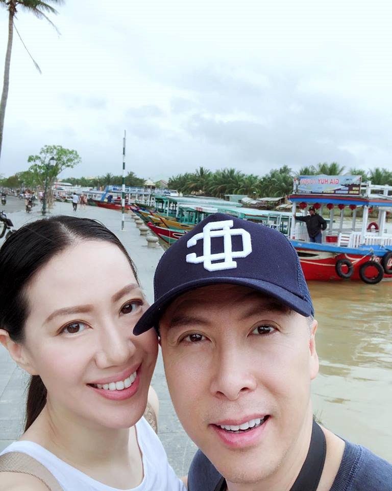 Vo chong Chan Tu Dan khoe anh du lich Hoi An hinh anh 1