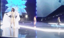 Show Victoria's Secret: Sieu mau Trung Quoc catwalk loi, nga song soai hinh anh 1