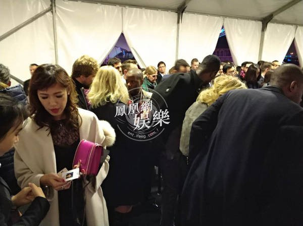 Canh sat Trung Quoc huy ngang buoi tiec cua Victoria's Secret hinh anh 3