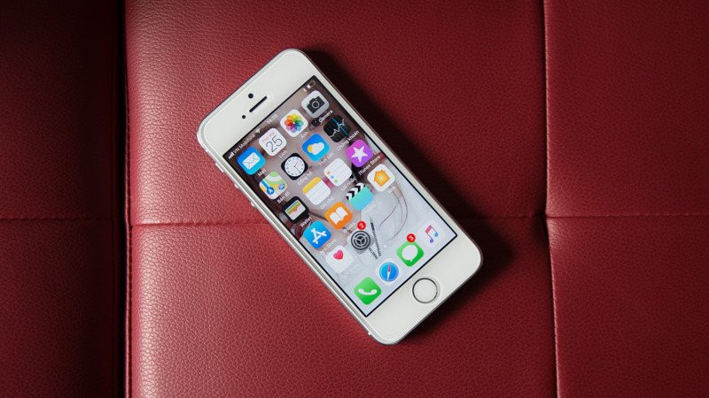 10 dien thoai gia re mua cuoi nam hinh anh 2