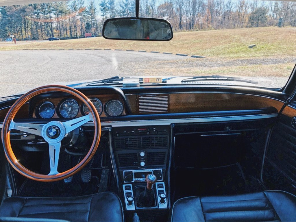 Xe the thao hai cua BMW bo hoang 7 nam duoc ban dau gia hinh anh 5