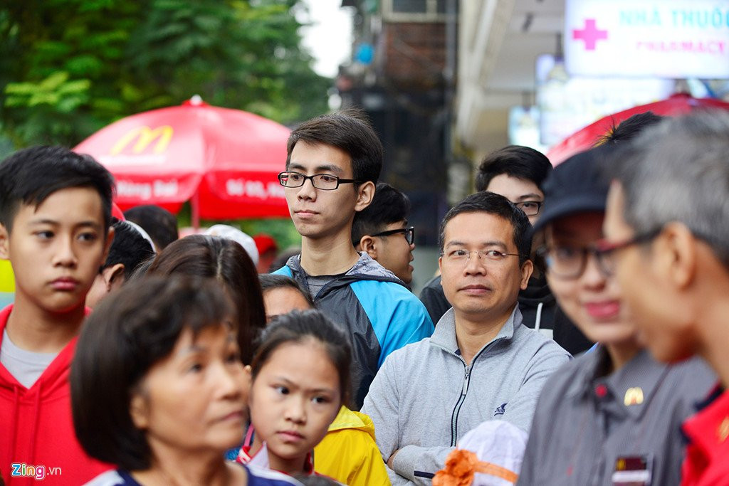 Khach thu do to mo ngay McDonald's mo cua hang dau tien tai Ha Noi hinh anh 5