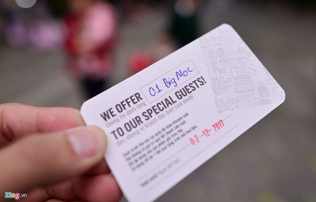 Khach thu do to mo ngay McDonald's mo cua hang dau tien tai Ha Noi hinh anh 6