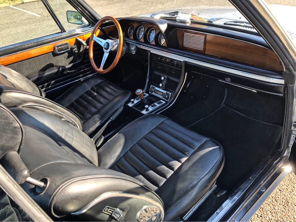 Xe the thao hai cua BMW bo hoang 7 nam duoc ban dau gia hinh anh 6