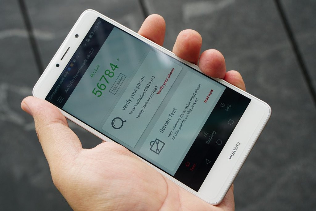 10 dien thoai gia re mua cuoi nam hinh anh 7