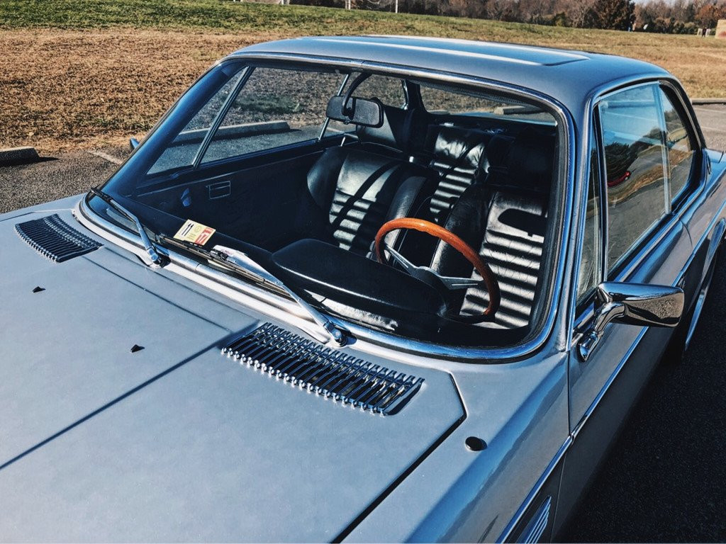 Xe the thao hai cua BMW bo hoang 7 nam duoc ban dau gia hinh anh 2