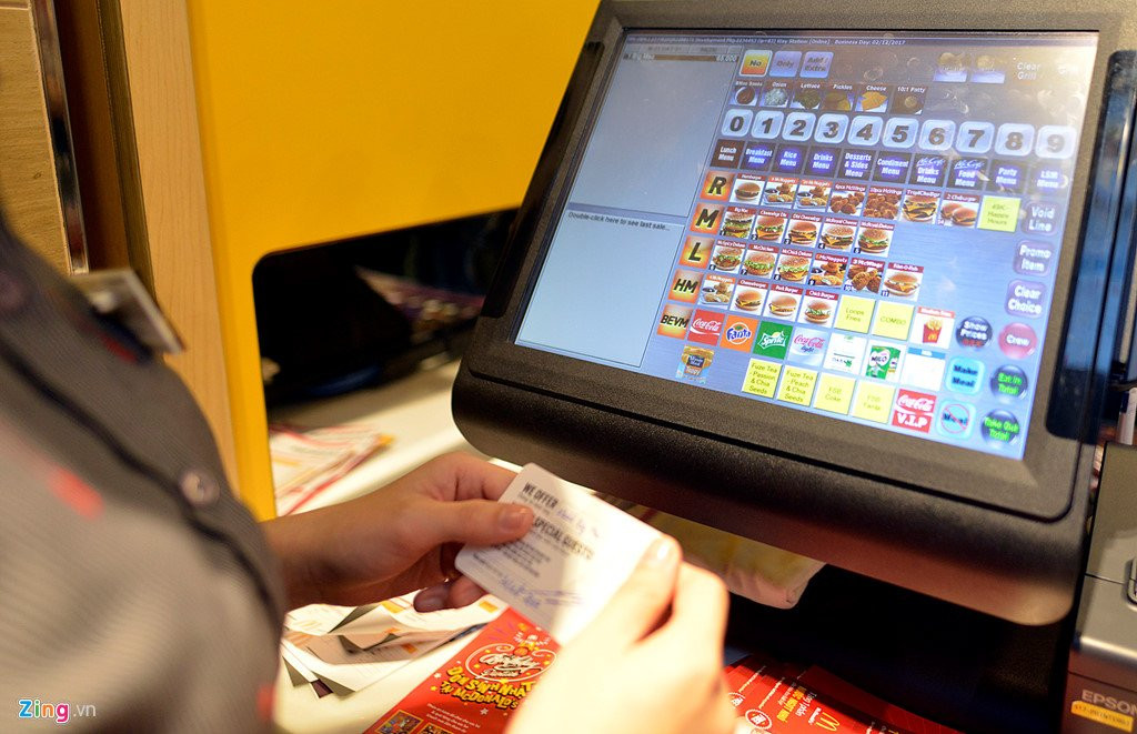 Khach thu do to mo ngay McDonald's mo cua hang dau tien tai Ha Noi hinh anh 10